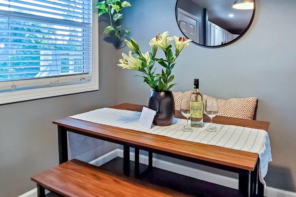 Apartment Located In Historic District Mins To Downtown, Beaches & Convention Center Лонг Бийч Екстериор снимка