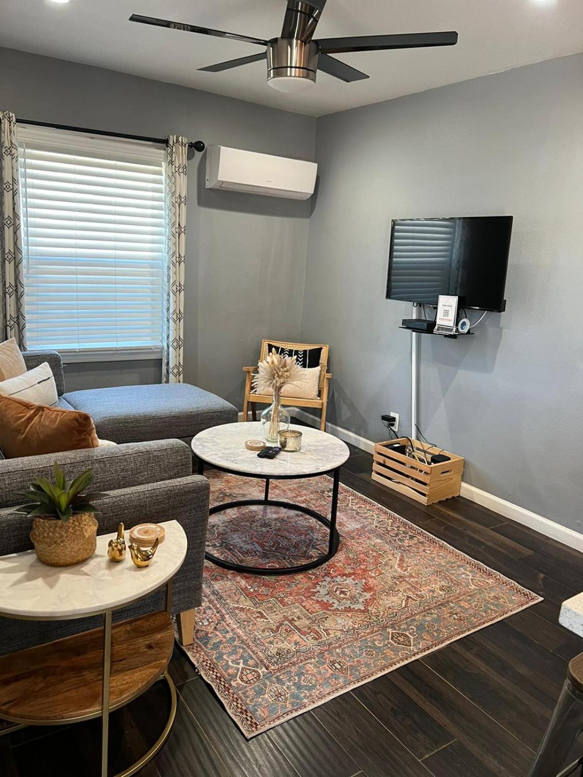 Apartment Located In Historic District Mins To Downtown, Beaches & Convention Center Лонг Бийч Екстериор снимка